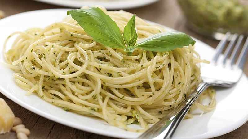 Macarrão engorda mais que arroz? Entenda qual é o melhor na dieta