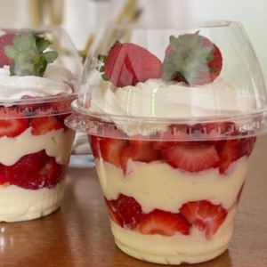 Sobremesa saudável: Mousse de leite em pó com morango