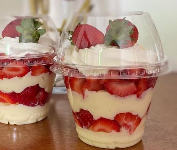 Sobremesa saudável: Mousse de leite em pó com morango